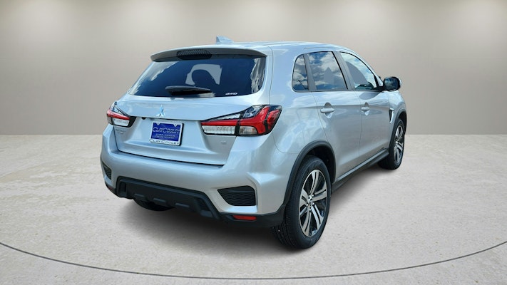 2025 Mitsubishi Outlander Sport SE photo 3