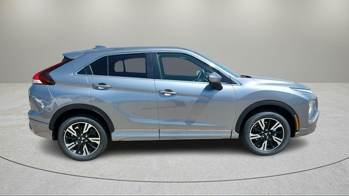 2025 Mitsubishi Eclipse Cross SE photo 2