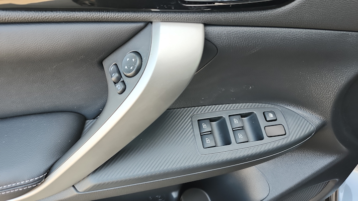 2025 Mitsubishi Eclipse Cross SE photo 25