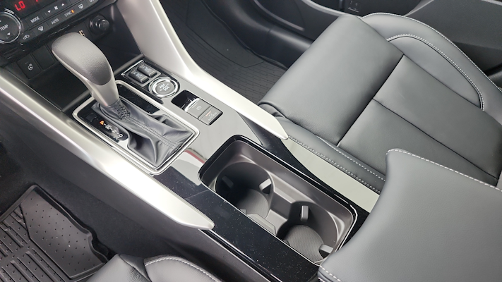 2025 Mitsubishi Eclipse Cross SEL photo 13